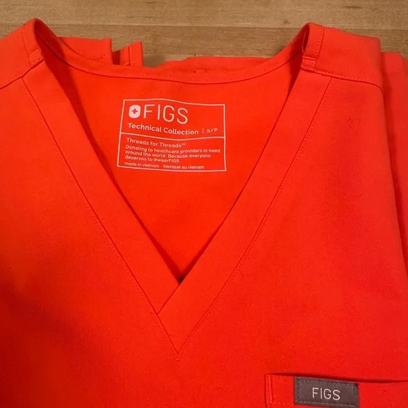 FIGS fireside SP caterina top, XSP Zamora joggers - Picture 3 of 6